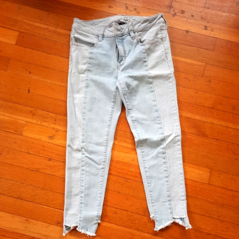 AEO American Eagle Jegging Crop Light Wash Scrap Frayed Jeans Size 8 Regular